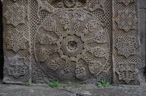 ricamo su pietra